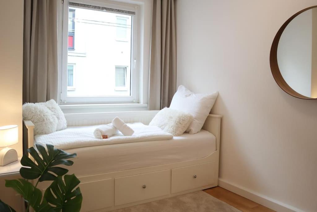 Charming, Modern & Spacious Apartment Виена Екстериор снимка