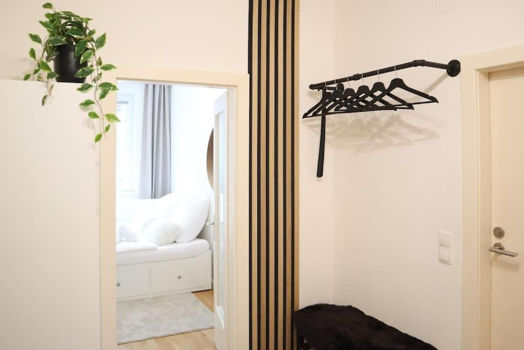 Charming, Modern & Spacious Apartment Виена Екстериор снимка